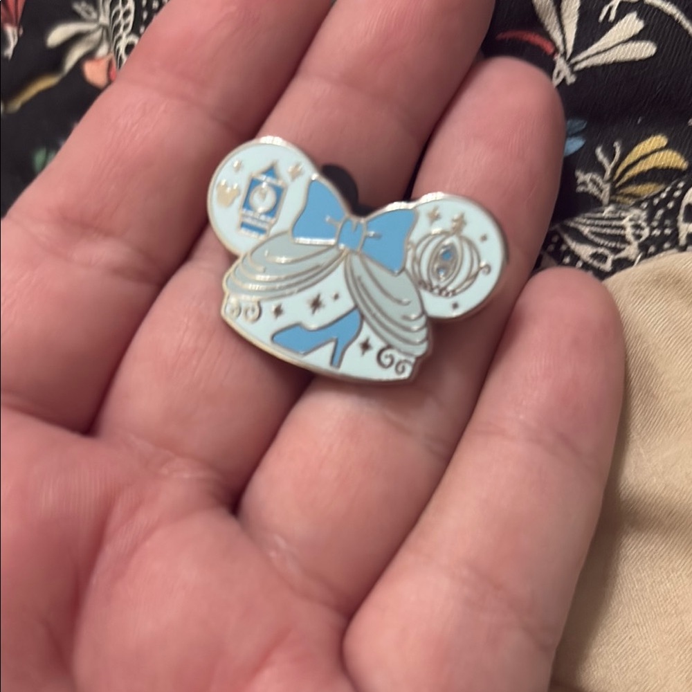Blue and White Cinderella Minnie Mouse Ears Pin